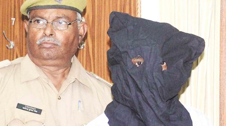 ತಾನೇ ಬಾಂಬ್ ಇಟ್ಟು ಬಳಿಕ ಎಚ್ಚರಿಸಿದ ಹೈಕೋರ್ಟ್ ಉದ್ಯೋಗಿ !