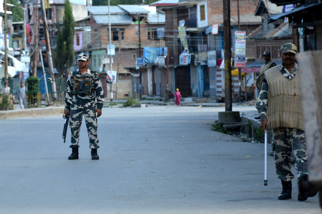ಸತತ 114ನೇ ದಿನವೂ ಕಾಶ್ಮೀರದಲ್ಲಿ ಸಾಮಾನ್ಯ ಜನಜೀವನ ಅಸ್ತವ್ಯಸ್ತ