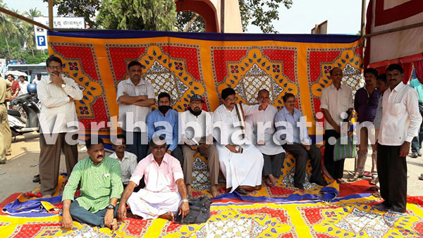 ಉಡುಪಿ ಸರಕಾರಿ ಆಸ್ಪತ್ರೆಯ ಖಾಸಗೀಕರಣ, ಶಂಕುಸ್ಥಾಪನೆ ವಿರೋಧಿಸಿ ಉಪವಾಸ ಸತ್ಯಾಗ್ರಹ