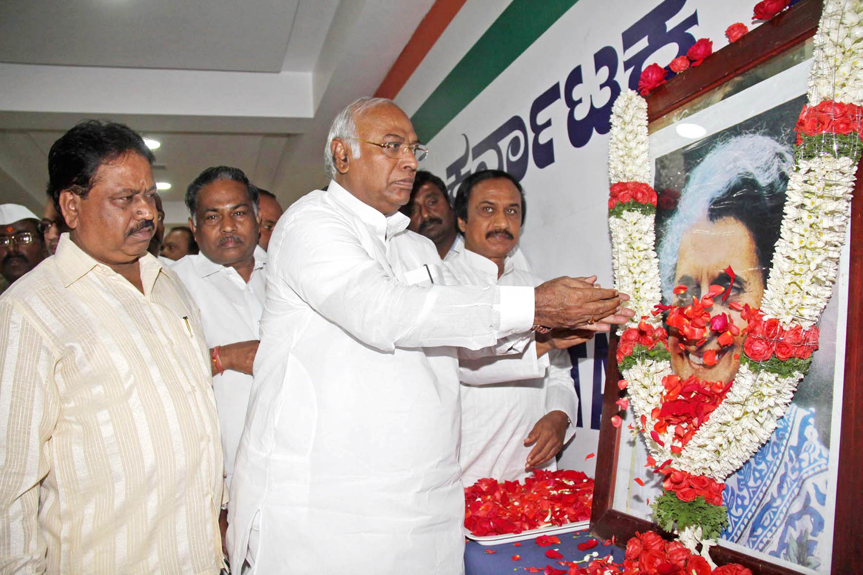 ಬಿಜೆಪಿಯಿಂದ ರಾಜಕೀಯಕ್ಕಾಗಿ ಸೈನಿಕರ ಬಳಕೆ: ಮಲ್ಲಿಕಾರ್ಜುನ ಖರ್ಗೆ