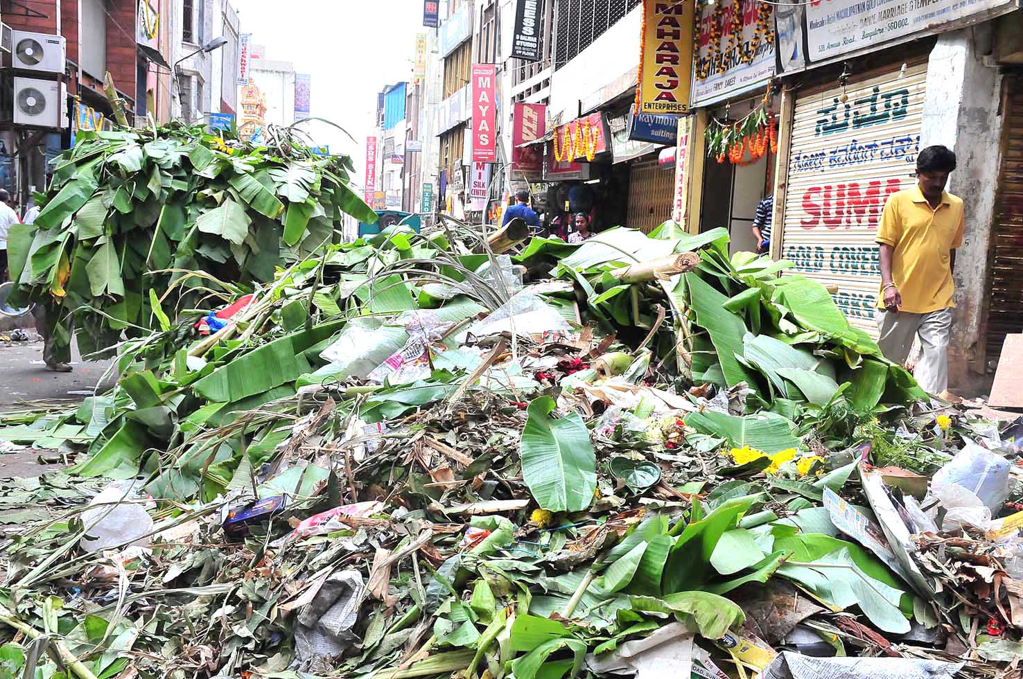 ದೀಪಾವಳಿ ಸಡಗರ; ಎಲ್ಲೆಂದರಲ್ಲಿ ಕಸದ ರಾಶಿ