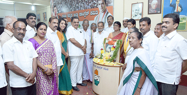 ಕಾಂಗ್ರೆಸ್ ಕಚೇರಿಯಲ್ಲಿ ಇಂದಿರಾಗಾಂಧಿ ಪುಣ್ಯತಿಥಿ ಆಚರಣೆ