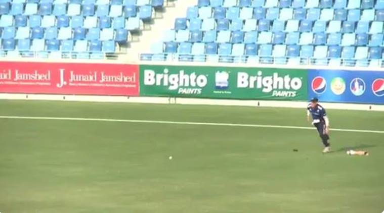 ಕೃತಕ ಕಾಲು ಕಳಚಿಹೋದರೂ ಫೀಲ್ಡಿಂಗ್ ಮುಂದುವರಿಸಿದ ಇಂಗ್ಲೆಂಡ್ ಆಟಗಾರ!