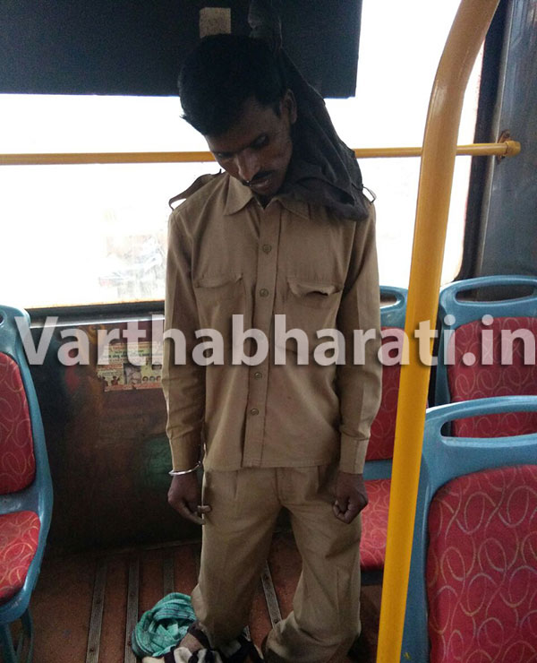 ದಂಡ ವಿಧಿಸಿದ್ದಕ್ಕಾಗಿ ಬಸ್ ನಲ್ಲಿಯೇ ಕಂಡಕ್ಟರ್ ಆತ್ಮಹತ್ಯೆ...!