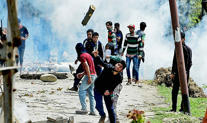 ಇನ್ನಷ್ಟು   ಜಟಿಲಗೊಂಡ ಕಾಶ್ಮೀರ ಬಿಕ್ಕಟ್ಟು