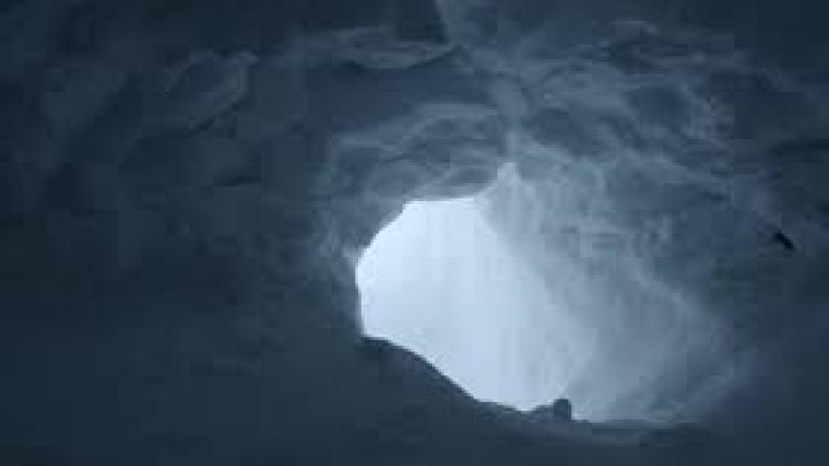 ಚೀನಾದಲ್ಲಿ ಹಿಮ ಗುಹೆ !