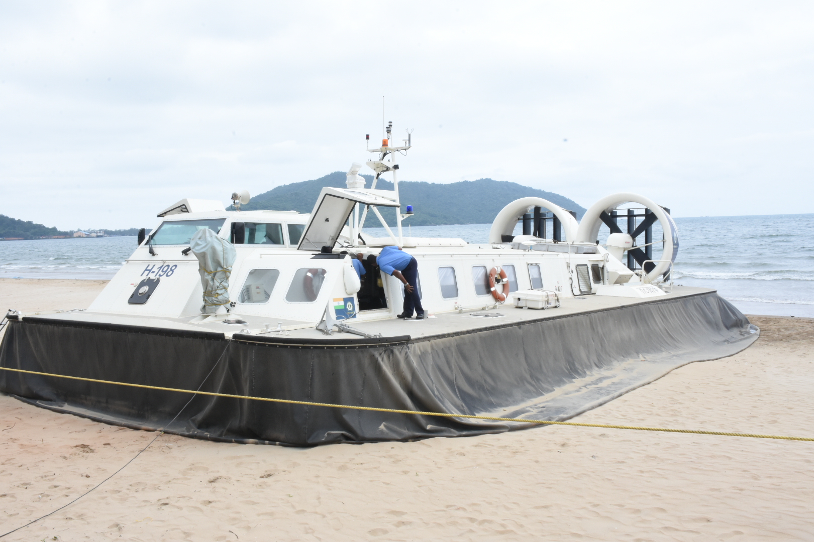 ಕಾರವಾರ: ಕರಾವಳಿ ರಕ್ಷಣೆಗೆ ಹೋವರ್‌ಕ್ರಾಫ್ಟ್