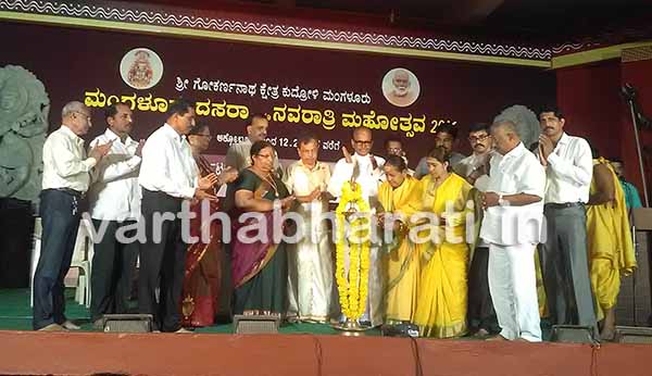 ವಿಧವೆ ಮಹಿಳೆಯರಿಂದ ಮಂಗಳೂರು ದಸರಾ ಉದ್ಘಾಟನೆ