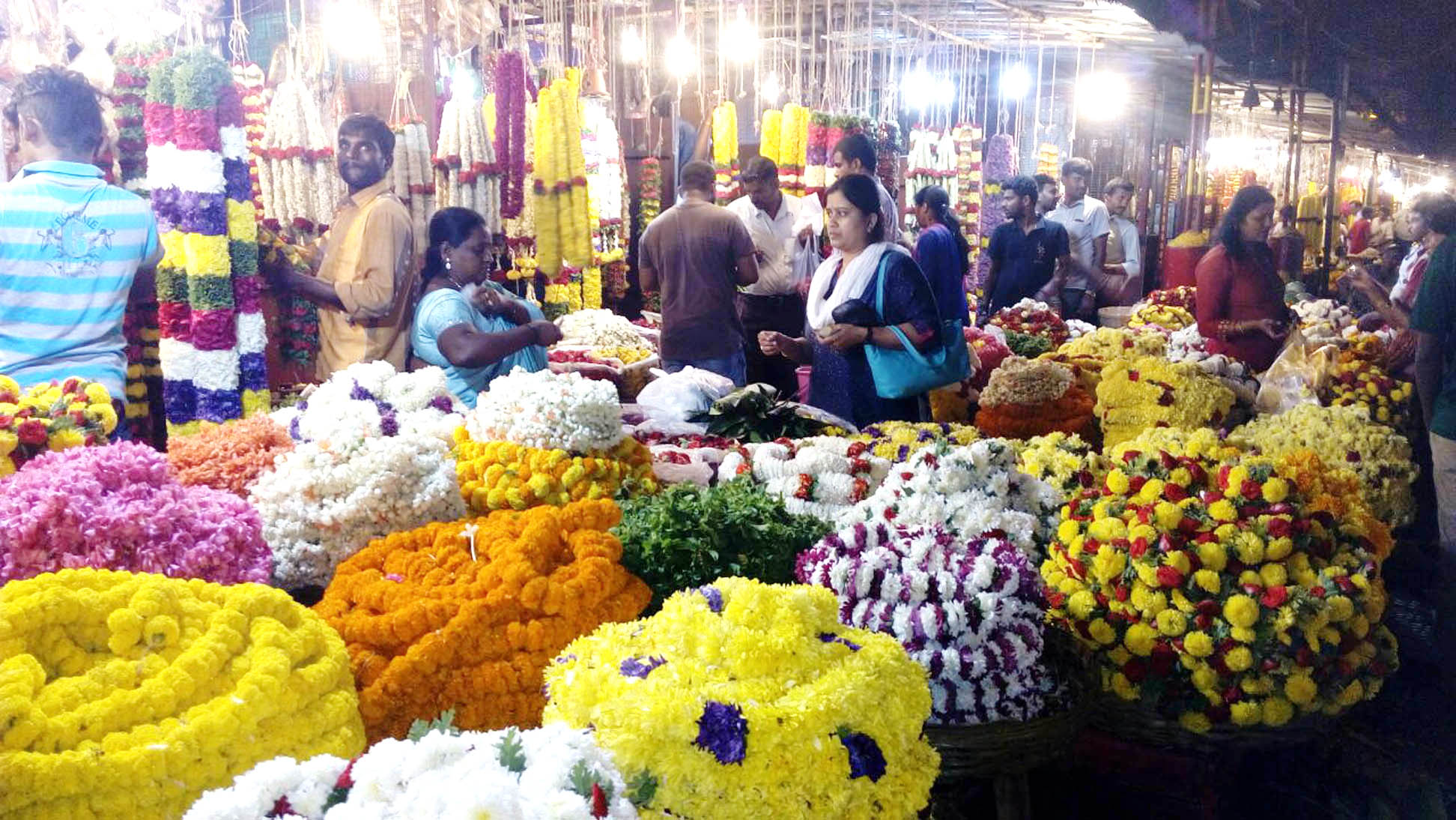 ಆಯುಧ ಪೂಜೆ: ಹೂವಿನ ದರದಲ್ಲಿಮೂರು ಪಟ್ಟು ಹೆಚ್ಚಳ