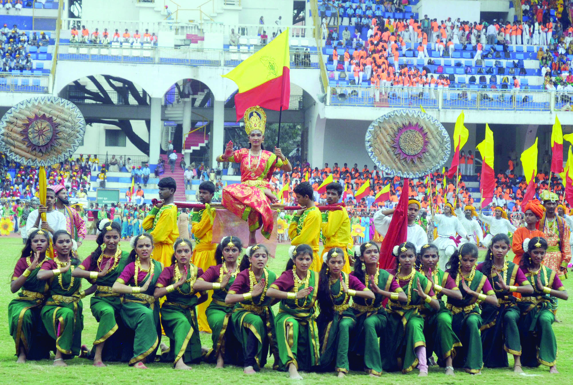 ಏಕೀಕರಣದ ಕನ್ನಡ ರಥಕ್ಕೆಮುಖ್ಯಮಂತ್ರಿಚಾಲನೆ