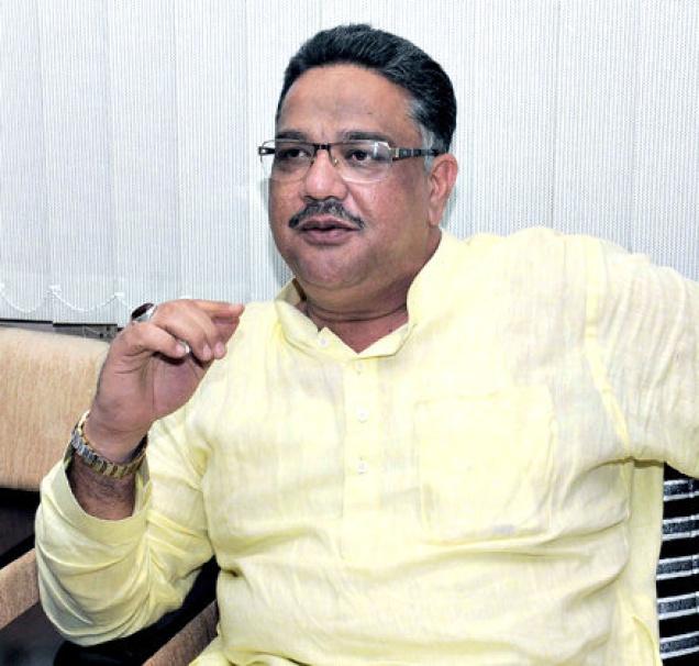 ಟಿಪ್ಪು ಜಯಂತಿ ವೇಳೆ ಅರೆನಗ್ನ ಚಿತ್ರ ವೀಕ್ಷಿಸಿದ ಸಚಿವ; ಆರೋಪ