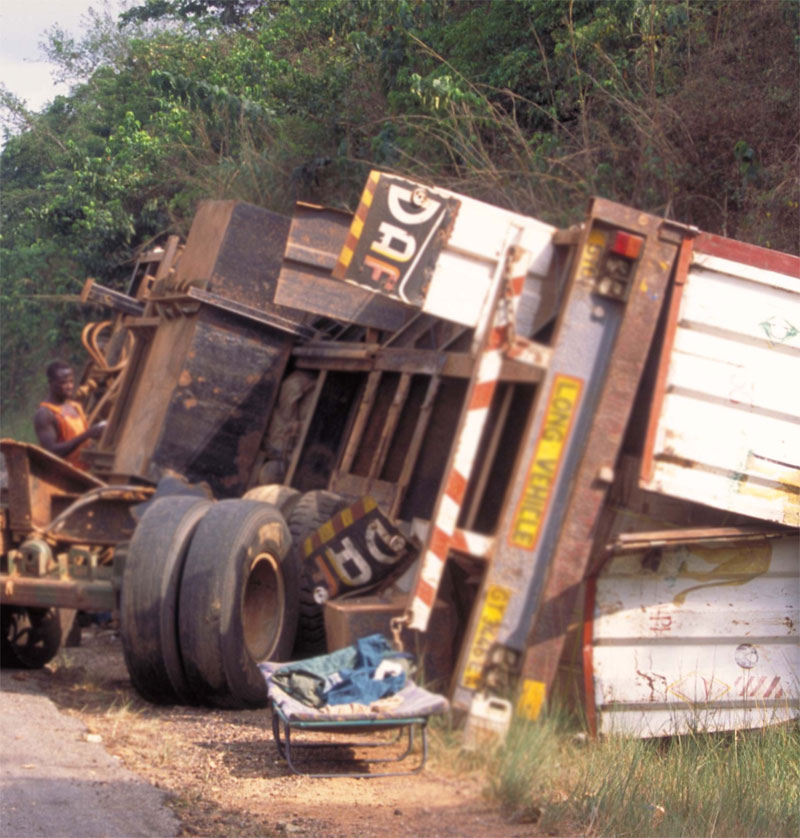 ಅರಕಲಗೂಡುವಿನಲ್ಲಿ  ಬೋರ್‌ವೆಲ್‌ ಲಾರಿ ಪಲ್ಟಿ; ಐವರು ಕಾರ್ಮಿಕರು ಸಾವು
