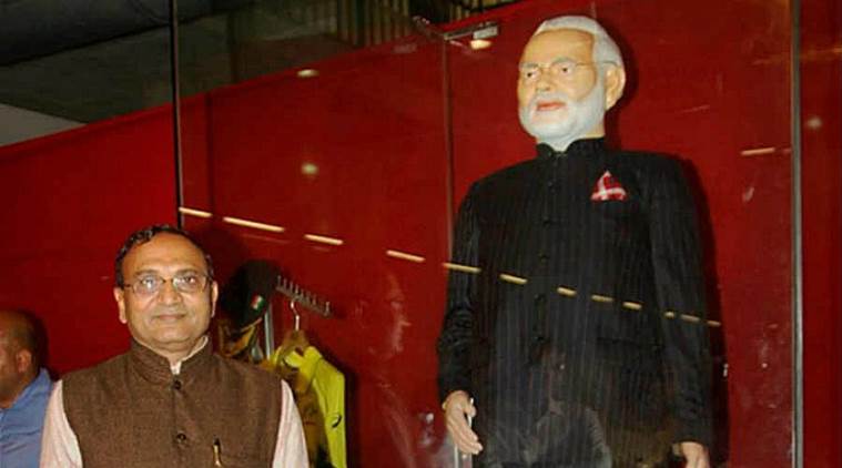 4.3 ಕೋಟಿಗೆ ಮೋದಿ ಸೂಟು ಖರೀದಿಸಿದ್ದ ಉದ್ಯಮಿ 6000 ಕೋಟಿ ಕಪ್ಪು ಹಣ ಸಲ್ಲಿಸಿಲ್ಲ !