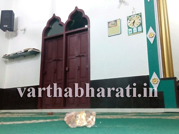 ಉಳ್ಳಾಲಪೇಟೆಯಲ್ಲಿ ಮಸೀದಿಯ ಮೇಲೆ ಕಲ್ಲು ತೂರಾಟ
