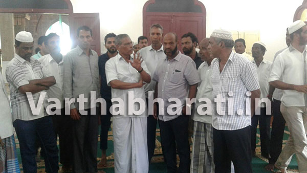 ಕಲ್ಲು ತೂರಾಟ ನಡೆದ ಮಸೀದಿಗೆ ಭೇಟಿ ನೀಡಿ, ಖಂಡಿಸಿದ ಮೊಗವೀರ ಮುಖಂಡರು