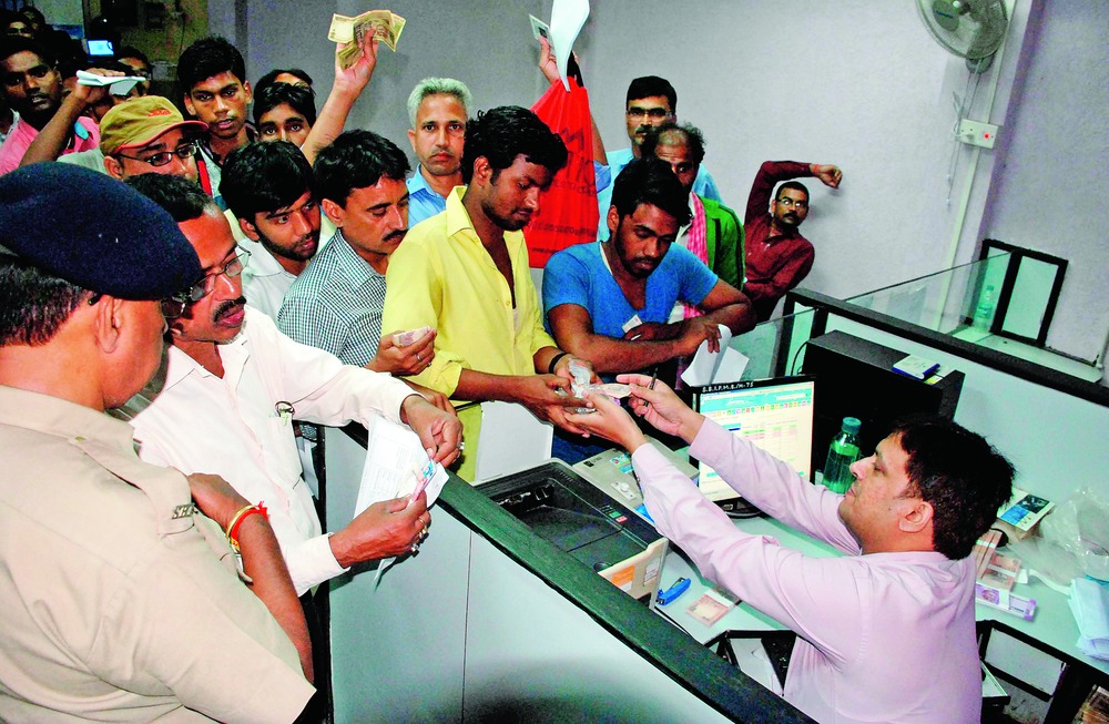 ರಜೆ ಇಲ್ಲ: ಖಿನ್ನತೆಗೆ ಒಳಗಾದ ಬ್ಯಾಂಕ್, ಅಂಚೆ ಕಚೇರಿ ಸಿಬ್ಬಂದಿ