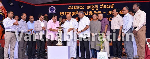 ಆಳ್ವಾಸ್ ಕೃಷಿಸಿರಿ ಉದ್ಘಾಟನೆ ಕೃಷಿಯ ಪರಿಷ್ಕರಣೆಯಿಂದ ರೈತರ ಪ್ರಗತಿ: ಅಭಯಚಂದ್ರ ಜೈನ್