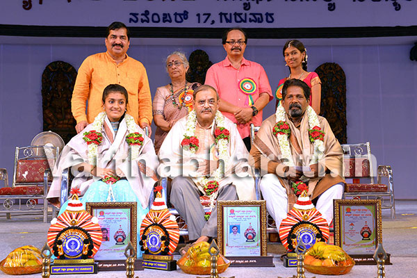 ಆಳ್ವಾಸ್ ವಿದ್ಯಾರ್ಥಿಸಿರಿಗೆ ಚಾಲನೆ