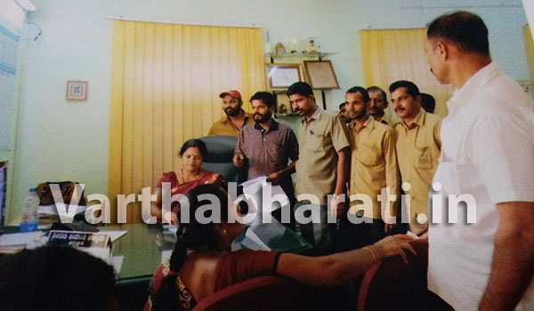 ನಗರಸಸಭಾ ವ್ಯಾಪ್ತಿಗೆ ರಿಕ್ಷಾ ನಿಲ್ದಾಣವನ್ನು ಸೇರಿಸುವಂತೆ ನಗರಸಭೆಗೆ ಮನವಿ