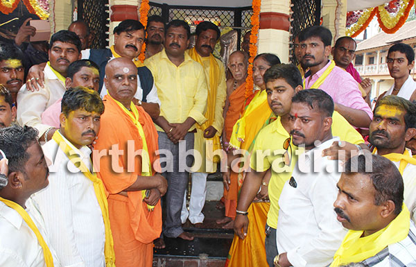 ಕುರುಬರು ಕನಕ ಸಿದ್ಧಾಂತವನ್ನು ಅನುಸರಿಸಿ: ಪೇಜಾವರ ಶ್ರೀ