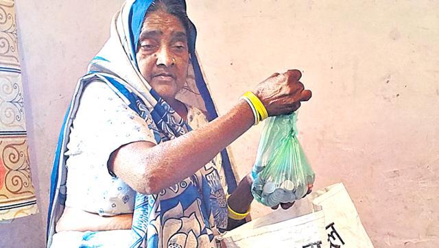 ಕ್ಯಾನ್ಸರ್ ರೋಗಿಯ ವೃದ್ಧೆ ತಾಯಿಗೆ ಒಂದು ರೂ. ನಾಣ್ಯದಲ್ಲಿ 2000 ರೂ. ನೀಡಿದ ಬ್ಯಾಂಕ್ !