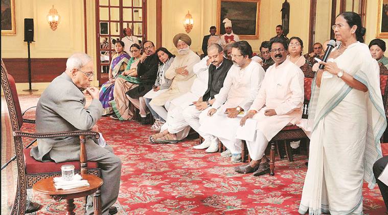 500 ರೂ, 1,000 ರೂ. ನೋಟುಗಳ ನಿಷೇಧ:  ಮಮತಾ ನೇತೃತ್ವದಲ್ಲಿ ರಾಷ್ಟ್ರಪತಿ ಭವನಕ್ಕೆ ಪ್ರತಿಭಟನಾ ರ‍್ಯಾಲಿ