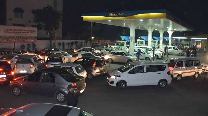 ಇನ್ನೂ ಪೆಟ್ರೋಲ್ ಬಂಕ್‌ಗಳಲ್ಲೂ ಹಣ ವಿತ್‌ಡ್ರಾ ಮಾಡಬಹುದು ; ದಿನಕ್ಕೆ ಗರಿಷ್ಠ ಮಿತಿ 2 ಸಾವಿರ ರೂ.