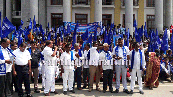 ಯಲಹಂಕ ಬಸ್ ನಿಲ್ದಾಣಕ್ಕೆ ಬಿ.ಬಸವಲಿಂಗಪ್ಪ ಹೆಸರಿಡಲು ಆಗ್ರಹಿಸಿ ಧರಣಿ