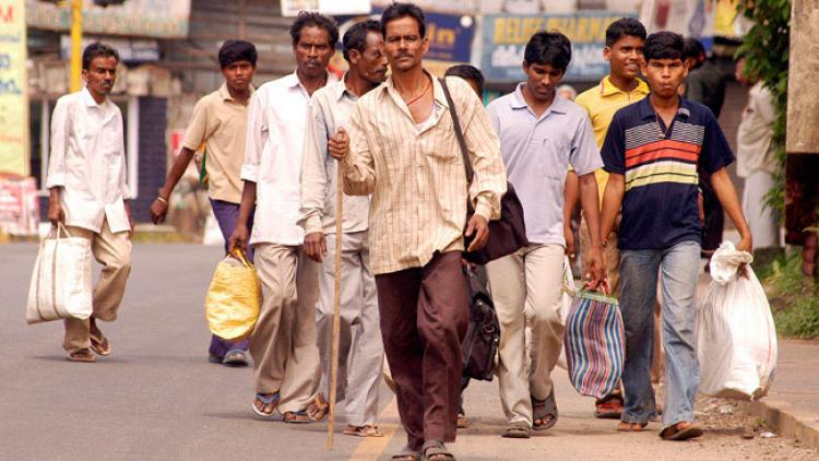 ಕೇರಳ: ಹಣವಿಲ್ಲ,ಕೆಲಸವೂ ಇಲ್ಲ, ಹೊರರಾಜ್ಯದವರು ಹೊರಟಿದ್ದಾರೆ, ಊರಿಗೆ