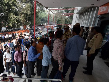 ನೋಟು ಬದಲಿಸಲು ಸಾಧ್ಯವಾಗದ ಹತಾಶೆ: ಹೃದಯಾಘಾತದಿಂದ ಇಬ್ಬರ ಸಾವು