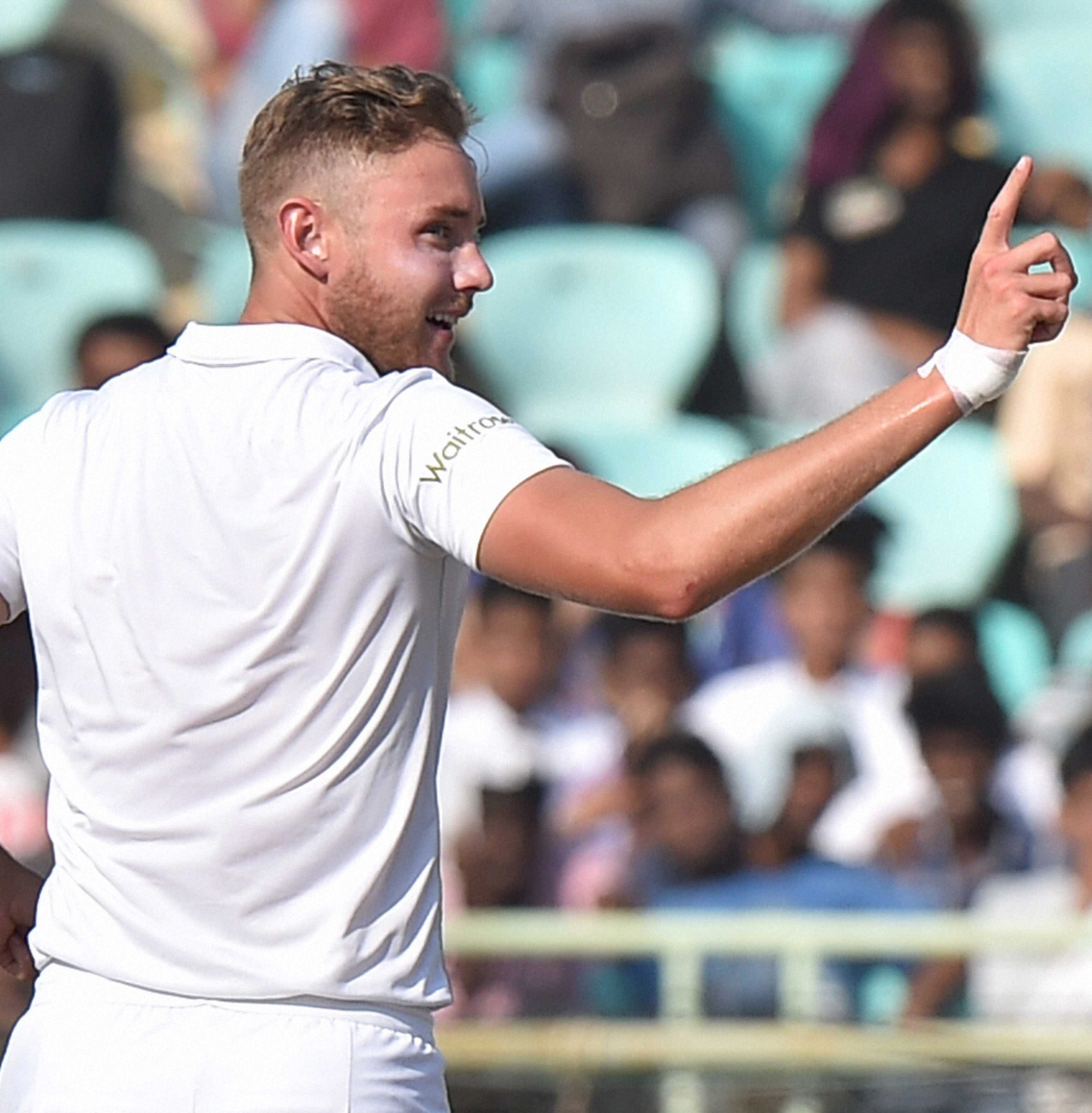 ಬ್ರಾಡ್ ಫಿಟ್‌ನೆಸ್ ವರದಿಯ ನಿರೀಕ್ಷೆಯಲ್ಲಿ ಇಂಗ್ಲೆಂಡ್