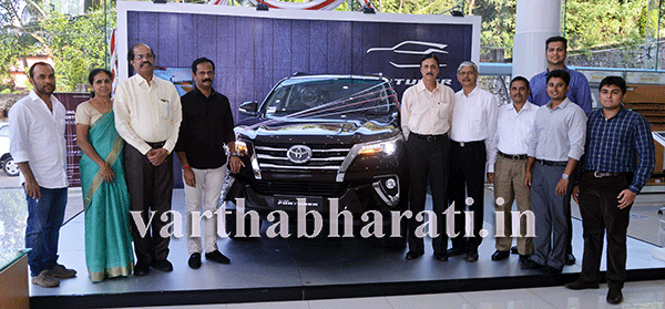 ಯುನೈಟೆಡ್ ಟೊಯೋಟಾ: ಹೊಸ ಫಾರ್ಚುನರ್ ಕಾರಿನ ಕೀಲಿಕೈ ಗ್ರಾಹಕರಿಗೆ ಹಸ್ತಾಂತರ