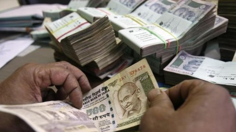 ಬ್ಯಾಂಕಿಗೆ ಹಣ ಹಾಕುವವರ ಹಿಂದೆ ಬಿದ್ದಿದೆ ಐಟಿ ಇಲಾಖೆ !