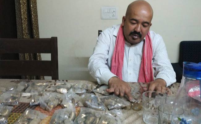 ಬ್ಯಾಂಕ್‌ನಿಂದ ಹೊರ ಬಿದ್ದಾಗ ಜೇಬು 15 ಕಿ.ಗ್ರಾಂ ಭಾರವಾಗಿತ್ತು!