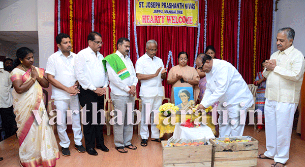 ಪ್ರತ್ಯೇಕವಾಗಿ ಇಂದಿರಾ ಗಾಂಧಿ ಜಯಂತಿ ಆಚರಿಸಿದ ಜನಾರ್ದನ ಪೂಜಾರಿ
