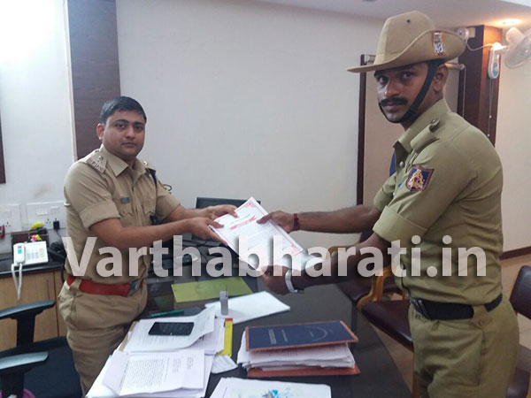 ಗಾಯಾಳುಗಳ ಪ್ರಾಣ ರಕ್ಷಿಸಿದ ಪೊಲೀಸ್ ಜೀಪು ಚಾಲಕ ಸತ್ಯಪ್ರಕಾಶ್‌ರನ್ನು ಅಭಿನಂದಿಸಿದ ಎಸ್ಪಿ