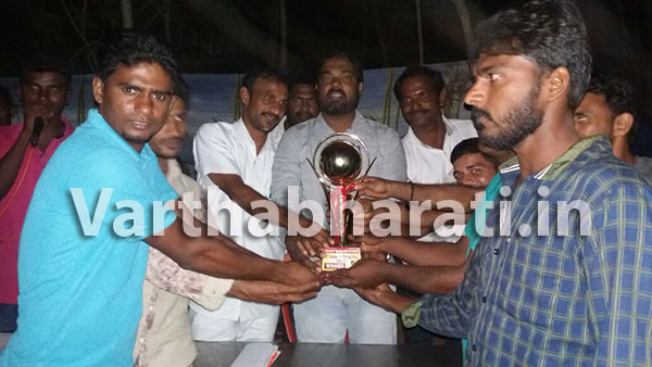 ಪಂತಡ್ಕ ಕ್ರಿಕೆಟ್ : ಕಲ್ಲಡ್ಕ ಝಮಾನ್ ತಂಡಕ್ಕೆ ಪ್ರಶಸ್ತಿ