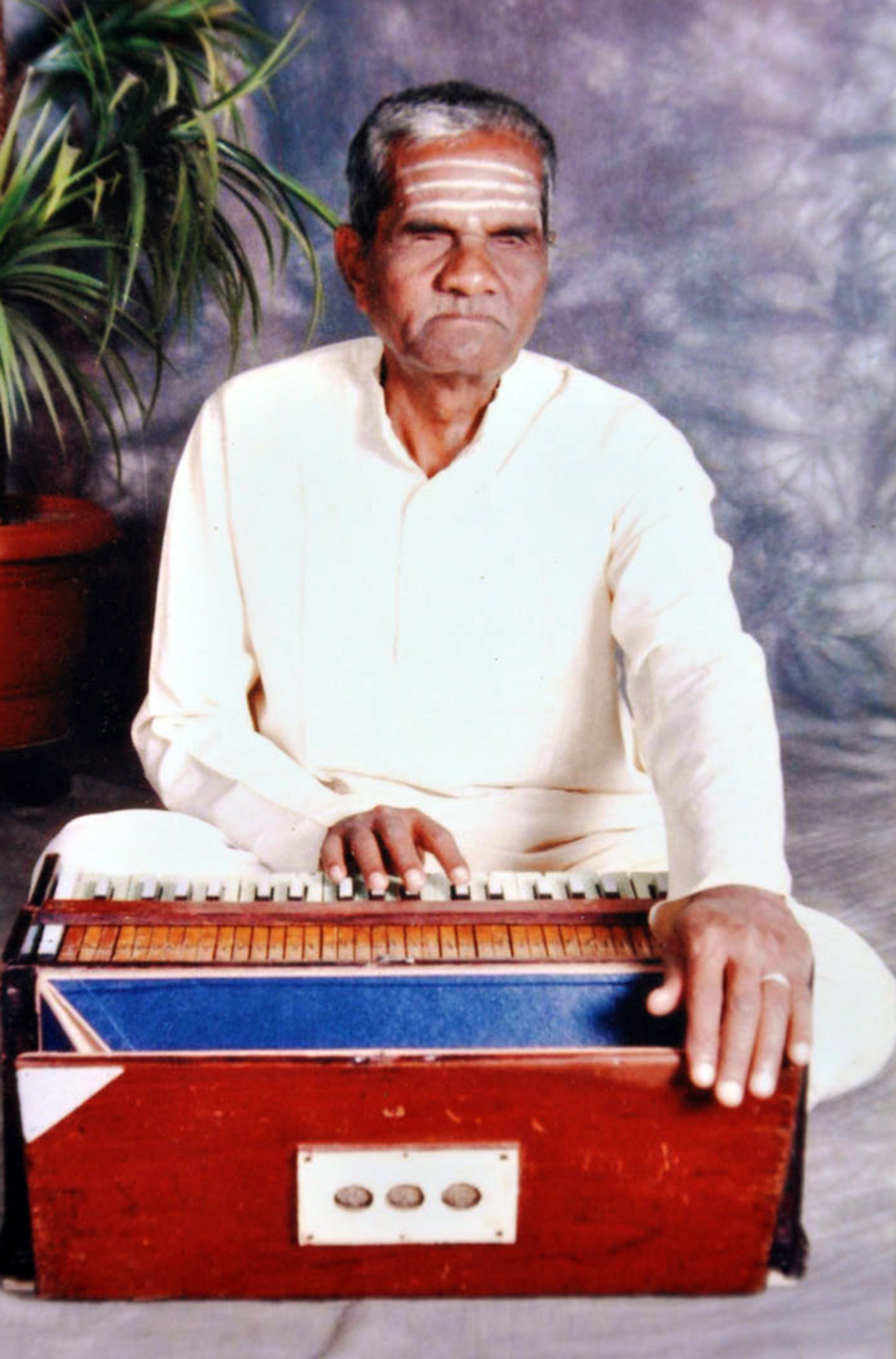 ಹಿರಿಯ ಕಲಾವಿದ ಸಿದ್ದಪ್ಪ ನಿಂಗಪ್ಪ ಗುಳ್ಳೆಯವರಿಗೆ