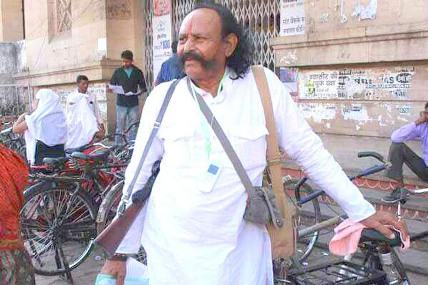 ನೋಟು ರದ್ದು ಪರಿಣಾಮ : ಬ್ಯಾಂಕ್ ಸರತಿ ಸಾಲಿನಲ್ಲಿ ನಿಂತ ಮಾಜಿ ಢಕಾಯಿತ