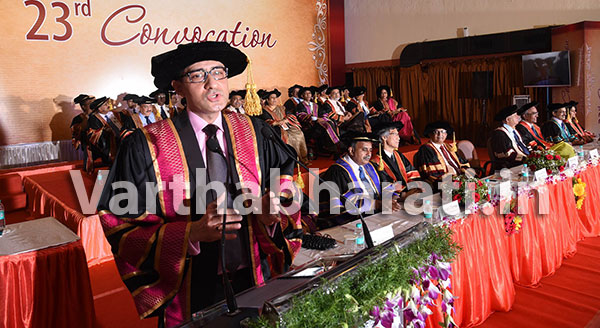 ತಂತ್ರಜ್ಞಾನಕ್ಕಿಂತ ಮಾನವೀಯತೆ ಆಯ್ಕೆ ಮಾಡಿ: ರಾಜೀವ್ ಸೂರಿ ಕರೆ