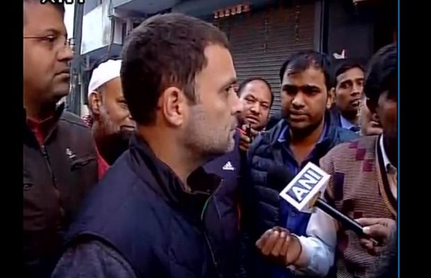 ದಿಲ್ಲಿಯಲ್ಲಿ ಎಟಿಎಂ ಕ್ಯೂ ನಿಂತವರನ್ನು ಭೇಟಿಯಾದ ರಾಹುಲ್ ಗಾಂಧಿ