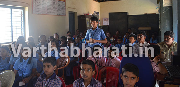 ಮಕ್ಕಳ ಅಪಹರಣ-ಶಾಲೆಗೆ ಬಾರದ ವಿದ್ಯಾರ್ಥಿಗಳು:ನೆಲ್ಲಿಕಾರು ಮಕ್ಕಳ ಗ್ರಾಮಸಭೆಯಲ್ಲಿ ಧ್ವನಿಯೆತ್ತಿದ ವಿದ್ಯಾರ್ಥಿ