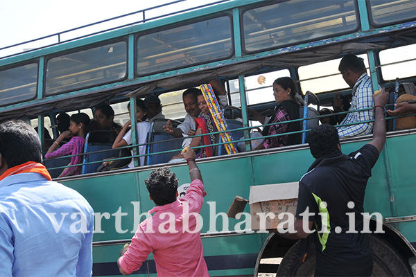 ಬಿಜೆಪಿ ಹಾಗೂ ಅದರ ಮಿತ್ರ ಸಂಘಟನೆಗಳು ಲಡ್ಡು ಹಂಚಿ ಸಂಭ್ರಮಾಚರಿಸಿದರು!