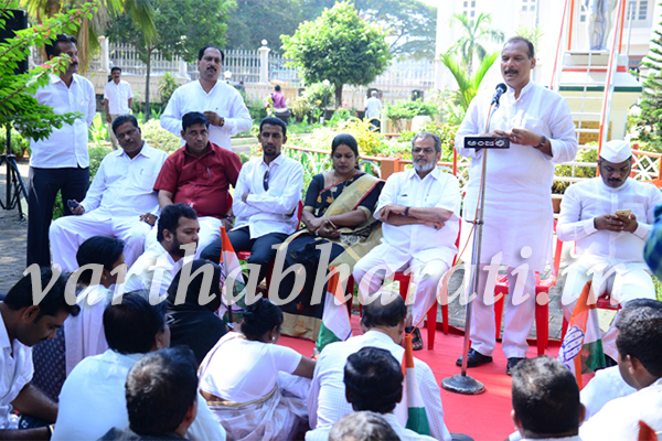 ಜಮಾ ಆಗಿರುವ ಕಪ್ಪು ಹಣದ ಲೆಕ್ಕ ನೀಡಿ!