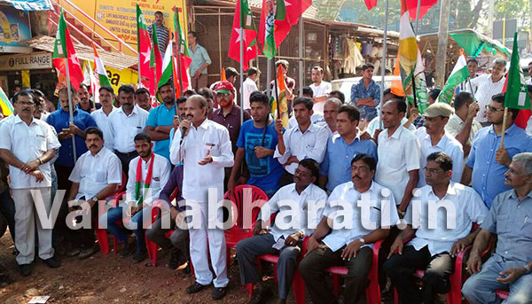 ನೋಟು ರದ್ದು ಖಂಡಿಸಿ ಸುಳ್ಯದಲ್ಲಿ ಕಾಂಗ್ರೆಸ್, ಎಸ್‌ಡಿಪಿಐ ಪ್ರತಿಭಟನೆ