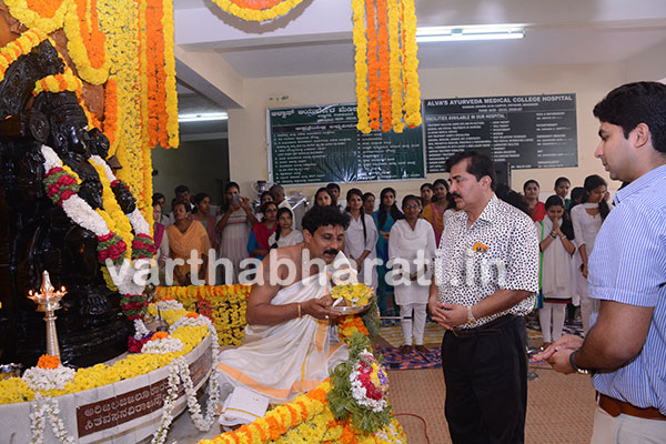 ಆಳ್ವಾಸ್ ಆಯುರ್ವೇದ ಕಾಲೇಜಿನಲ್ಲಿ ಶಿಷ್ಯೋಪನಯ, ಧನ್ವಂತರಿ ಪೂಜೆ