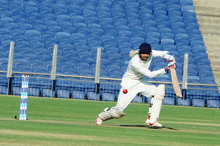 ಮಂಕಡ್ ಶತಕ ; ಕರ್ನಾಟಕದ ವಿರುದ್ಧ ಸೌರಾಷ್ಟ್ರ ಮೇಲುಗೈ