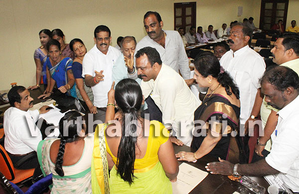 ಕಟ್ಟಡ ವಿವಾದ: ಉಡುಪಿ ನಗರಸಭೆಯಲ್ಲಿ ತಾರಕಕ್ಕೇರಿದ ಗದ್ದಲ