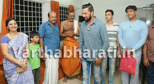 ಬಂಟ್ವಾಳ ವನದುರ್ಗಾ ಕ್ಷೇತ್ರಕ್ಕೆ ನಟ ಸುದೀಪ್, ರವಿಶಂಕರ್ ಭೇಟಿ