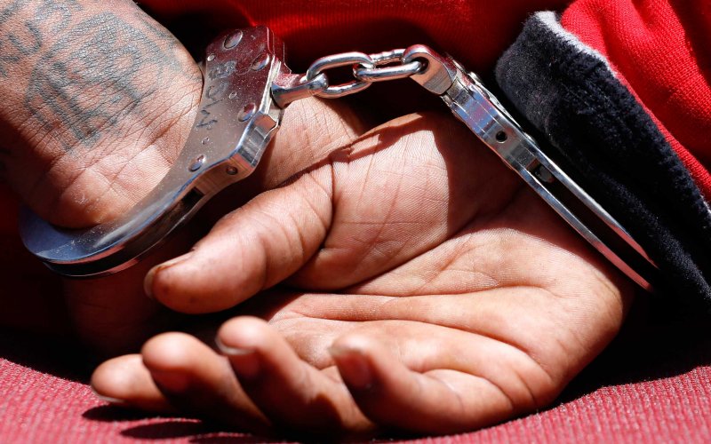 ನವಜಾತ ಶಿಶುವಿಗೆ ಹಾಲುಣಿಸಲು ತಡೆ ಇಬ್ಬರ ಬಂಧನ